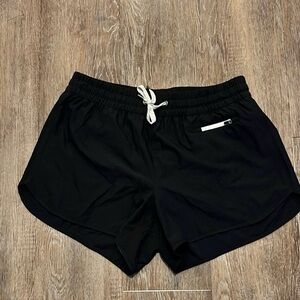 Vuori Women's Black Clementine 2.0 Shorts sz Large
